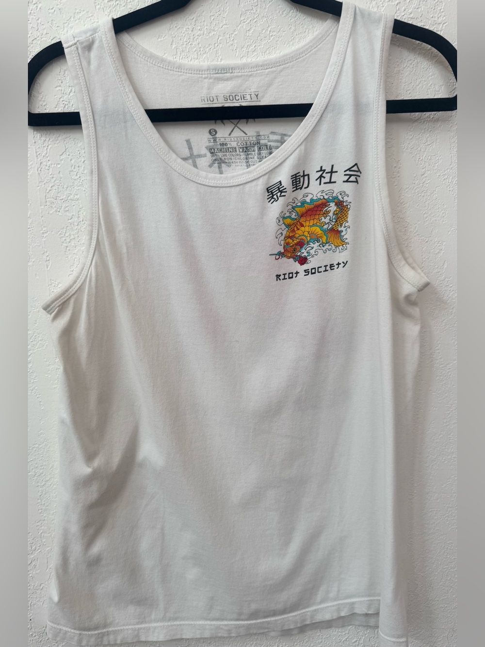 Men's Riot Society screen print Koi fish logo white sleevelesstank top - Picture 3 of 8